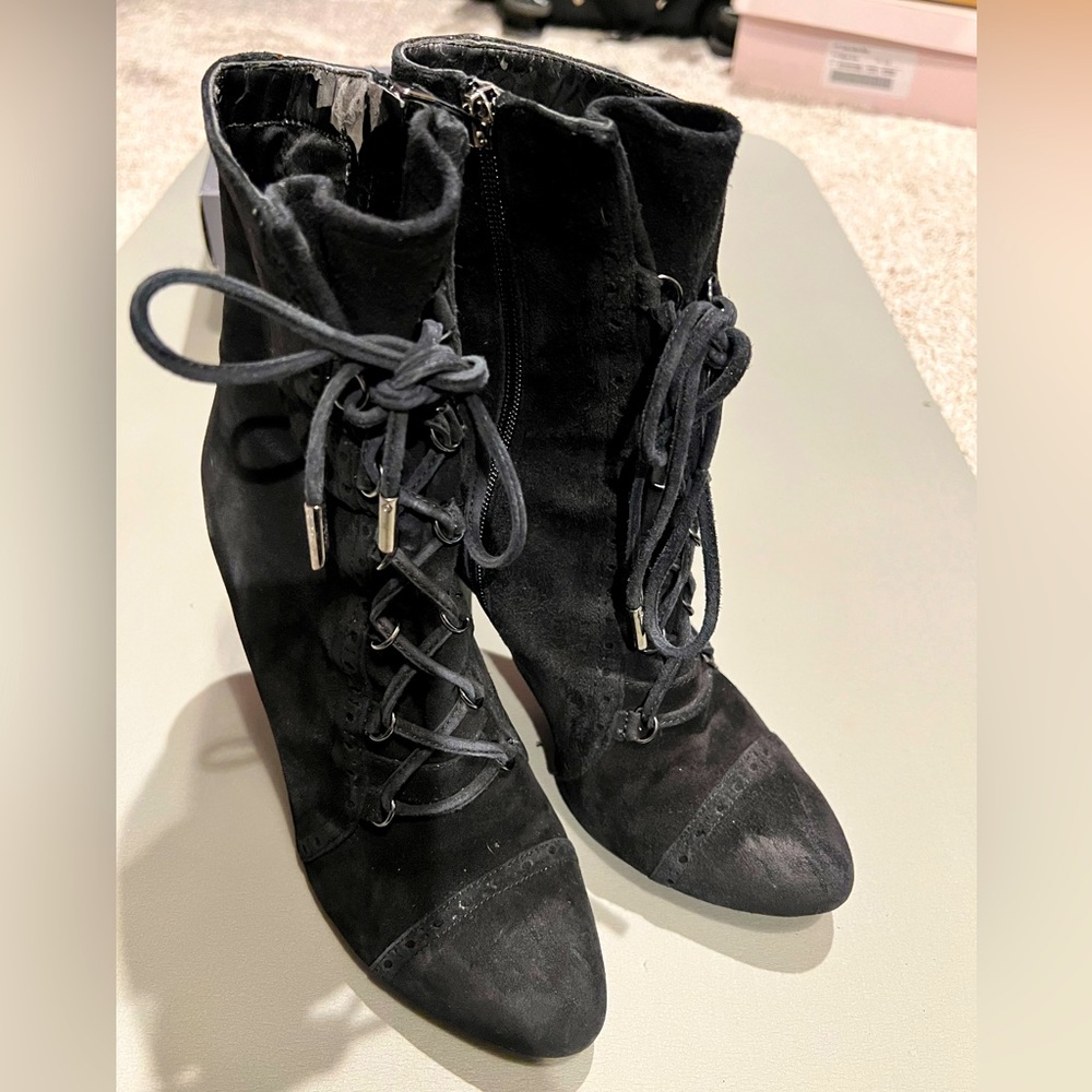 Marc fisher suede lace heel bootie size 7 - Picture 3 of 9